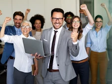 Imagem - Amizades fortalecem os negócios e o bem-estar no trabalho