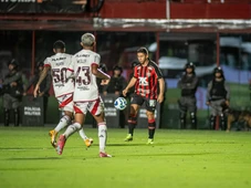 Imagem - Em crise, Vitória enfrenta o líder Flamengo com objetivo de repetir feito de 2008