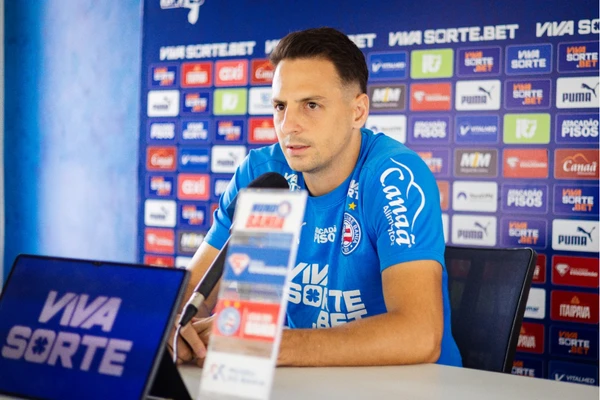 Arias em entrevista coletiva na Cidade Tricolor