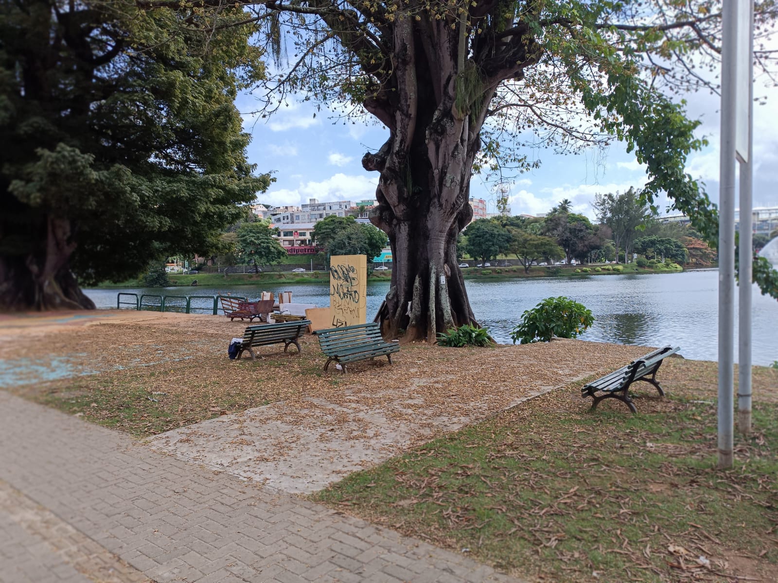 BDM transforma o Dique do Tororó em uma 'boca-de-fumo' por Bruno Wendel/CORREIO