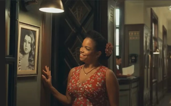Dita (Jeniffer Nascimento) na homenagem a Preta Gil em 