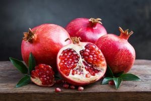 Romã por Shutterstock