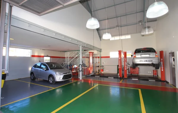 Uma em cada três oficinas mecânicas enfrenta dificuldades para contratar mão de obra qualificada