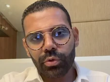 Imagem - Pablo do Arrocha surge irreconhecível sem barba e surpreende fãs em show; veja novo visual