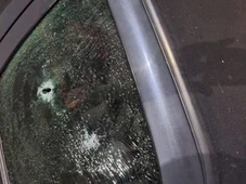 Imagem - Professor tem carro alvejado por dez tiros após ser acusado de abusar sexualmente de três alunos
