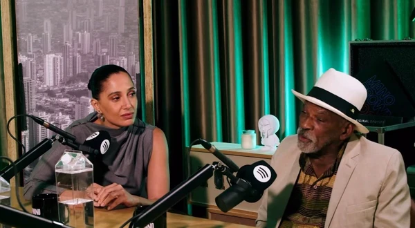 Camila Pitanga corrige Mano Brown e reafirma identidade negra por Reprodução/YouTube