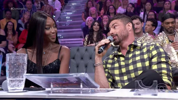 Cauã Reymond e Naomi Campbell por Reprodução/TV Globo