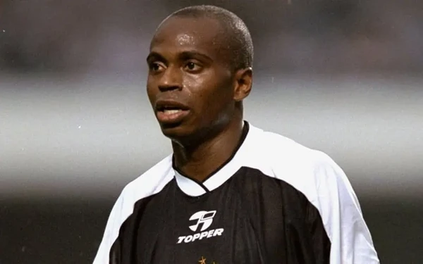 Edílson Capetinha, ex-jogador de futebol brasileiro, campeão mundial em 2002 por Reprodução