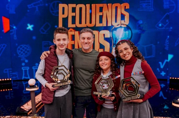 Isabella Mendes, de 12 anos, emociona ao vencer 'Pequenos Gênios' 