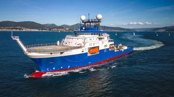 Navio da missão por Schmidt Ocean Institute
