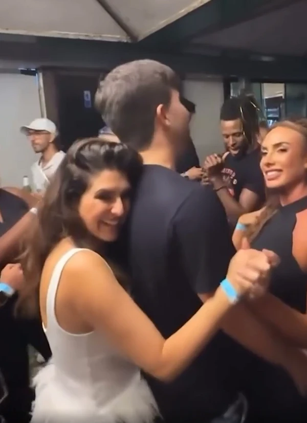 Participantes do Dança dos Famosos se reuniram para celebração