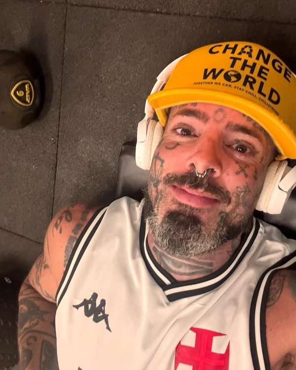 Tico Santa Cruz por Reprodução/Instagram
