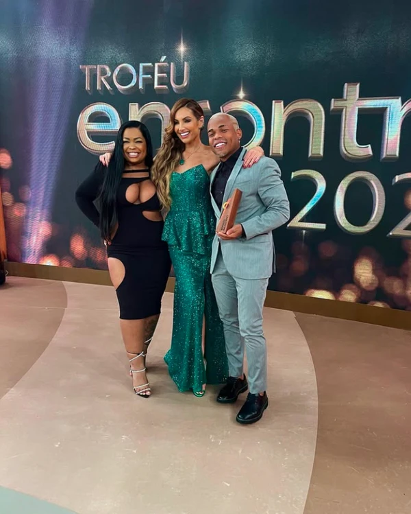 Belle Daltro e amigos por Reprodução | Instagram