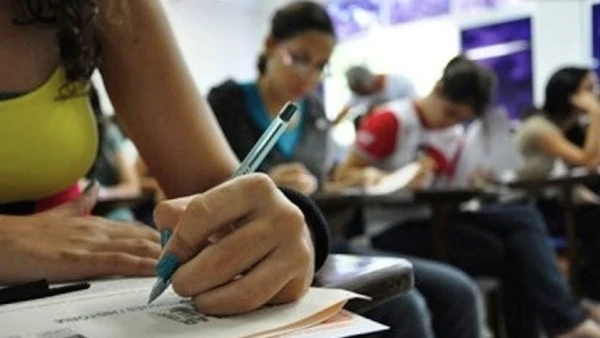 Descubra como a Inteligência Artificial pode transformar sua rotina de estudos e facilitar a fixação de conteúdos para concursos públicos