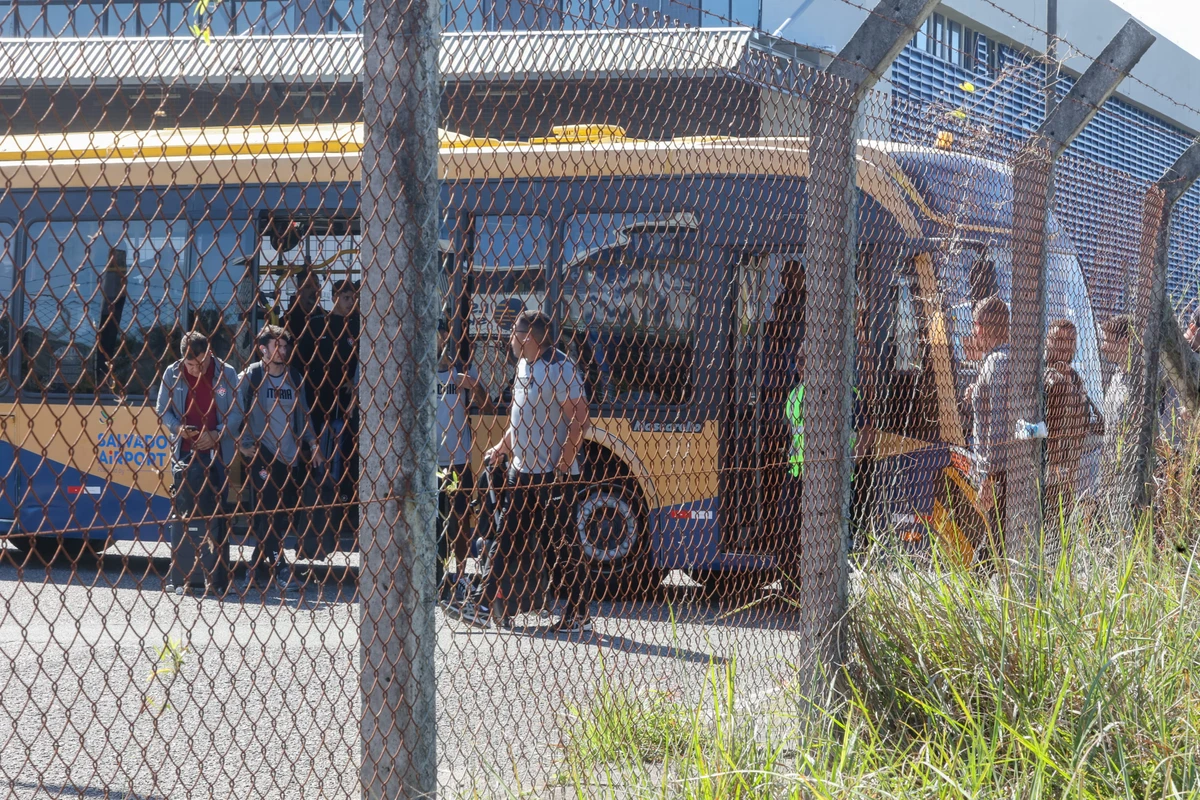 Desembarque do Vitória em Salvador após derrota por 8 a 0  por Marina Silva/CORREIO