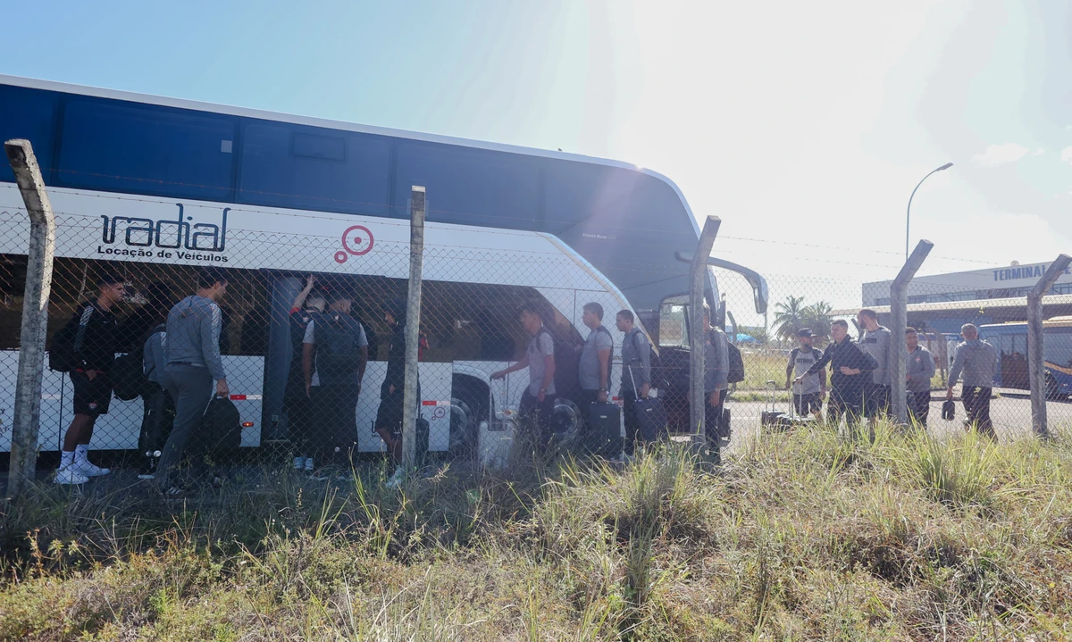 Desembarque do Vitória em Salvador após derrota por 8 a 0  por Marina Silva/CORREIO