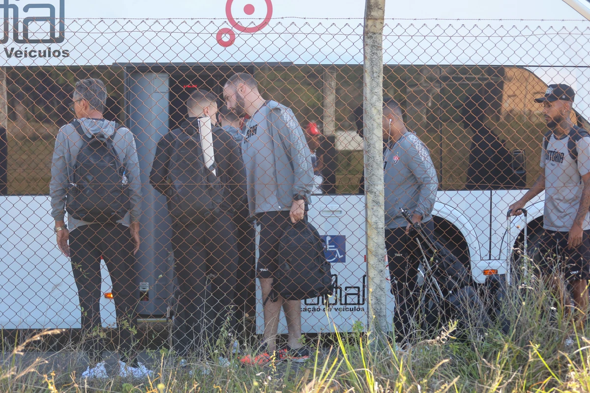 Desembarque do Vitória em Salvador após derrota por 8 a 0  por Marina Silva/CORREIO