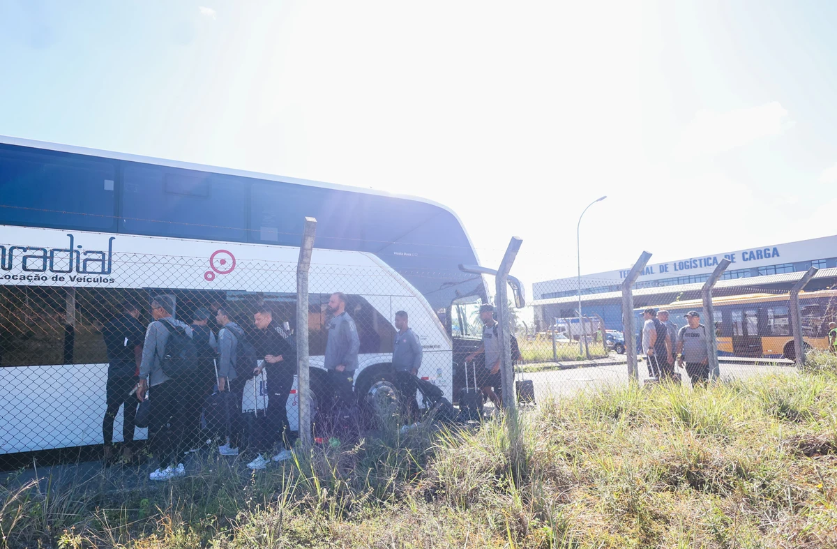 Desembarque do Vitória em Salvador após derrota por 8 a 0  por Marina Silva/CORREIO