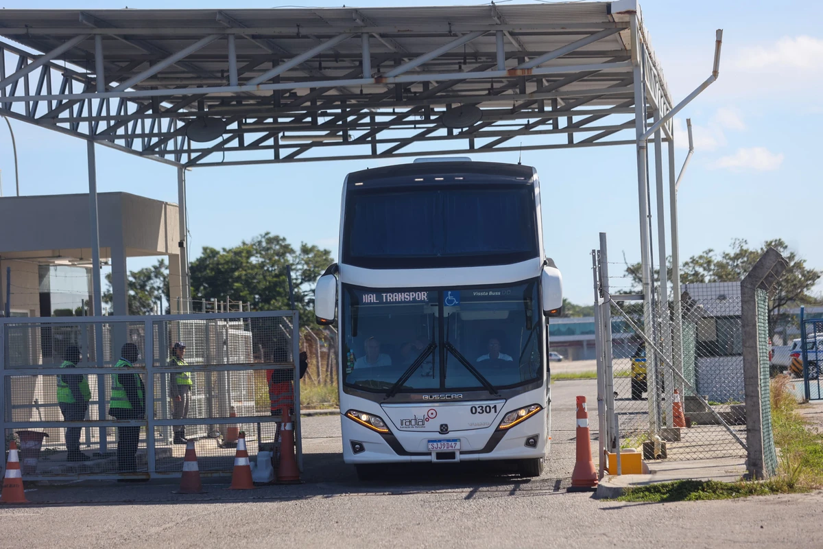 Desembarque do Vitória em Salvador após derrota por 8 a 0  por Marina Silva/CORREIO