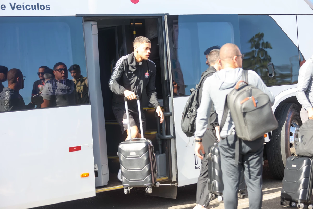 Desembarque do Vitória em Salvador após derrota por 8 a 0  por Marina Silva/CORREIO