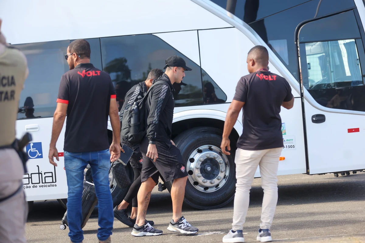 Desembarque do Vitória em Salvador após derrota por 8 a 0  por Marina Silva/CORREIO