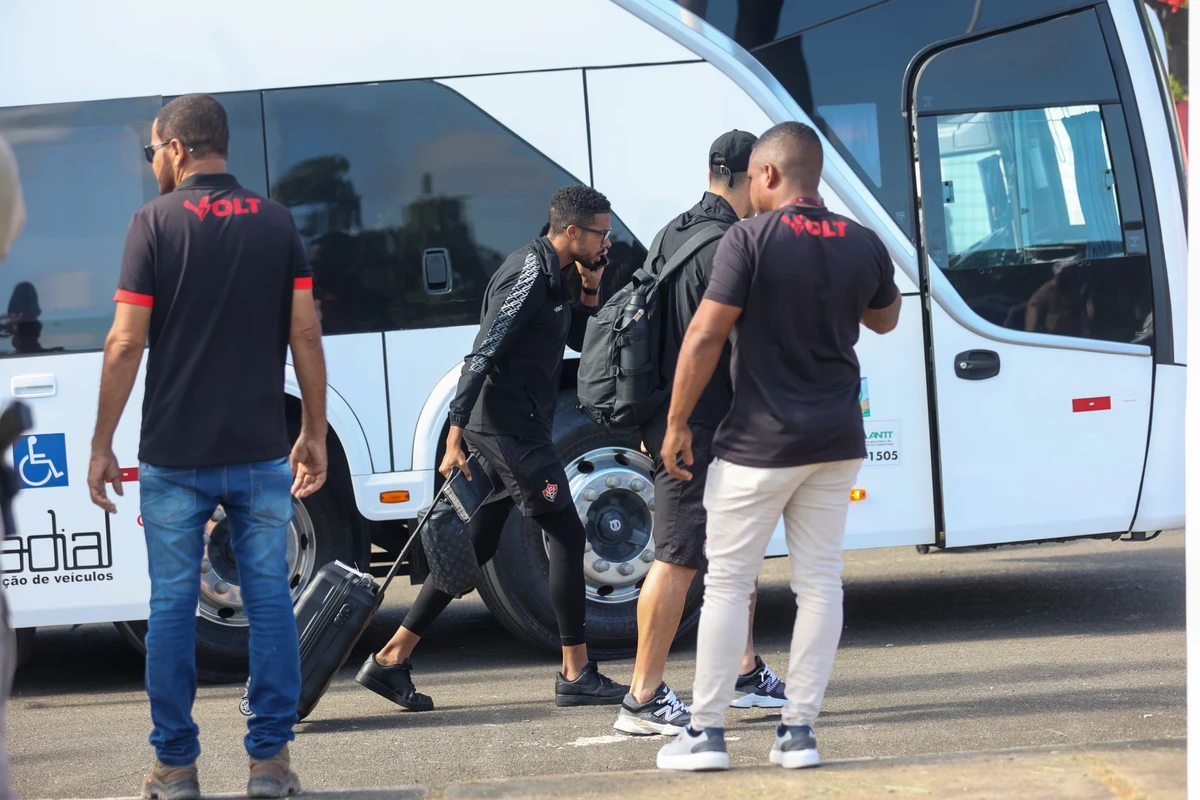 Desembarque do Vitória em Salvador após derrota por 8 a 0  por Marina Silva/CORREIO