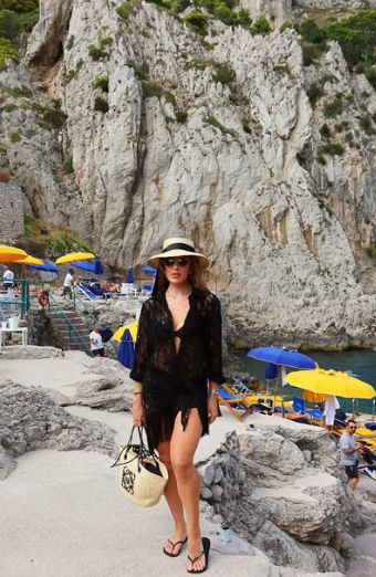 Leo e Lore em Capri, na Itália por Reprodução