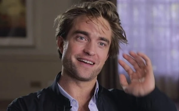 Robert Pattinson (13 de maio) por Reprodução