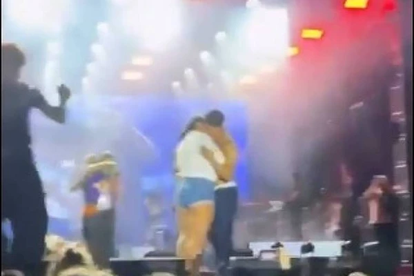 Traição em show de Nattan por Reprodução