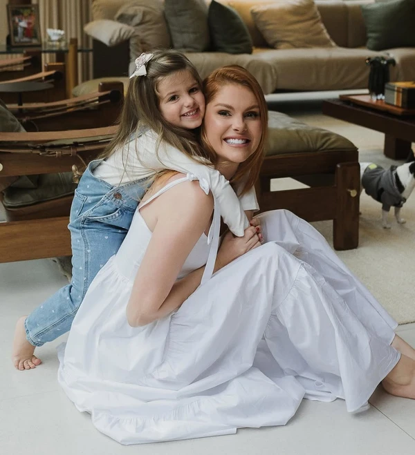 Bárbara Evans e filhos por Reprodução/Instagram @bucosta