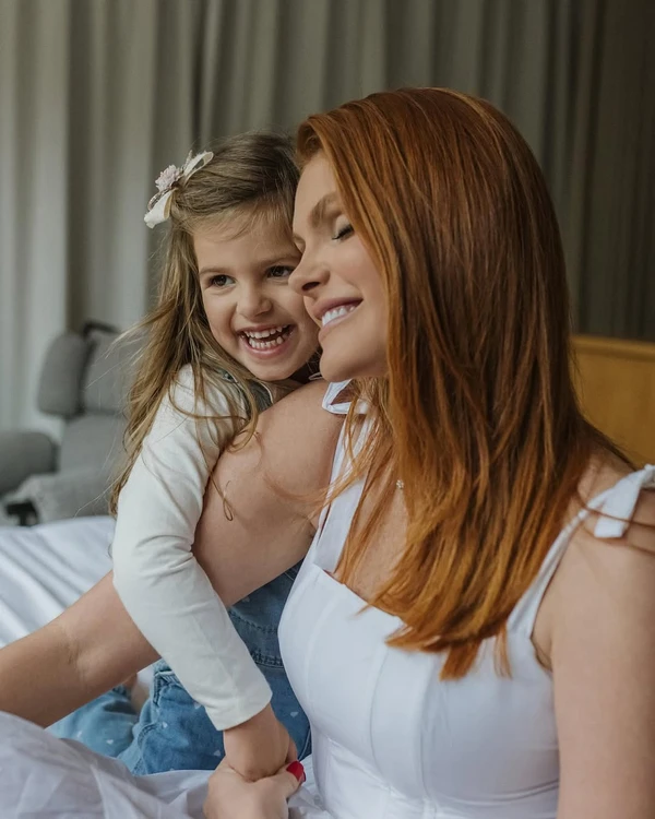 Bárbara Evans e filhos por Reprodução/Instagram @bucosta