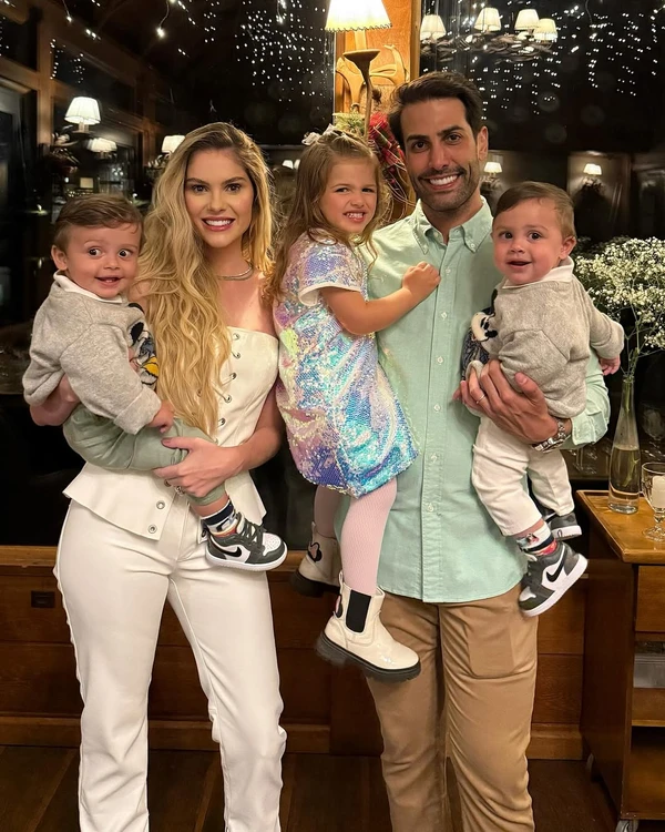 Bárbara Evans e filhos por Reprodução/Instagram