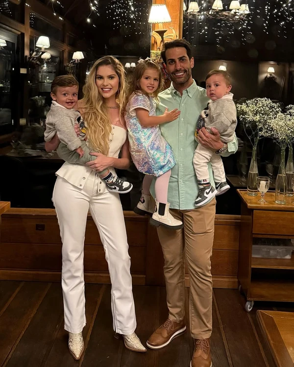 Bárbara Evans e filhos por Reprodução/Instagram