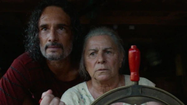 Cena de O Último Azul, com Denise Weinberg e Rodrigo Santoro
