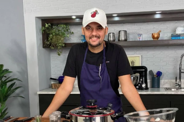 Chef cozinhava prat