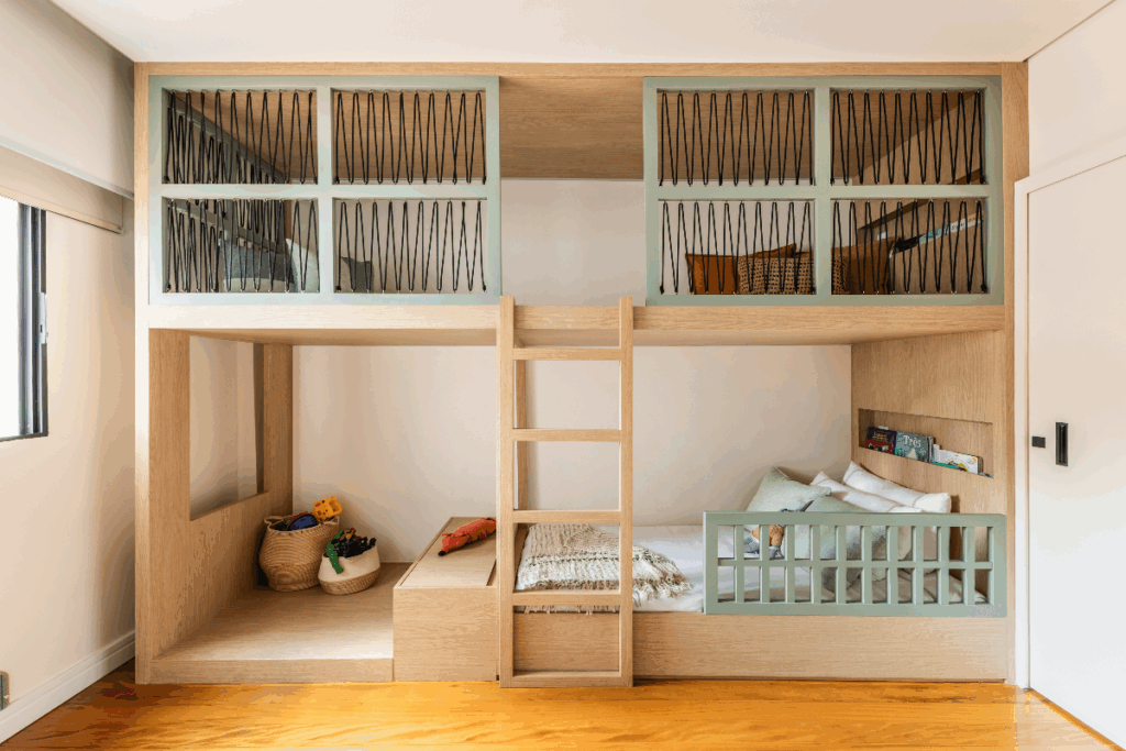 O quarto deve ser pensado para crescer com o bebê, evitando reformas frequentes (Projeto: BMA Studio | Imagem: Guilherme Pucci)