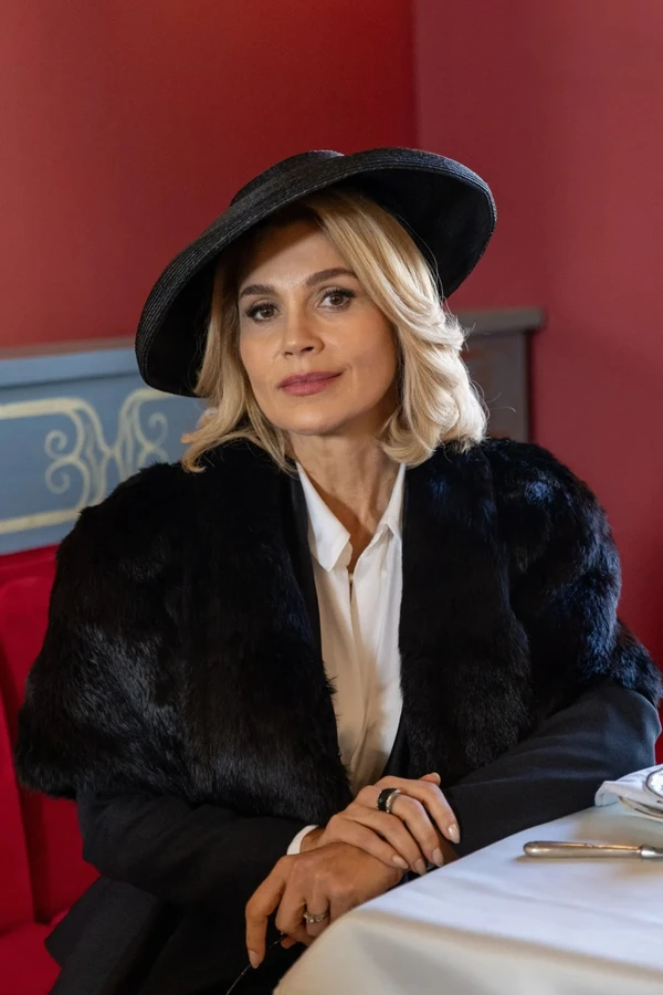 Flávia Alessandra é Sandra em "Êta Mundo Melhor!"  por Divulgação/Globo - Angélica Goudinho
