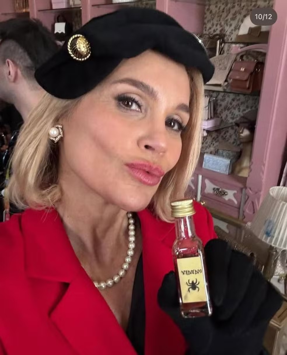 Flávia Alessandra voltará como Sandra em Êta Mundo Melhor! por Reprodução/Instagram
