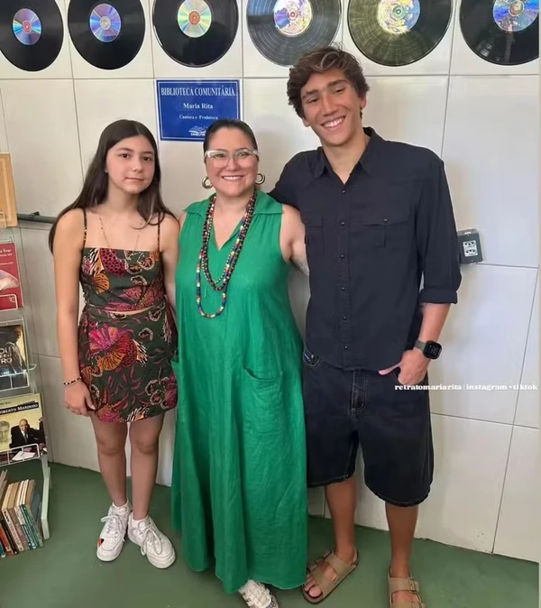 Maria Rita ao lado dos filhos Antonio Baldini e Alice