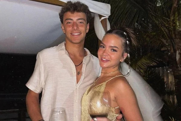 Mel Maia e João Maria Ferreira: A atriz anunciou o fim de seu relacionamento com o surfista português João Maria Ferreira, após um ano de namoro em janeiro deste ano por Reprodução
