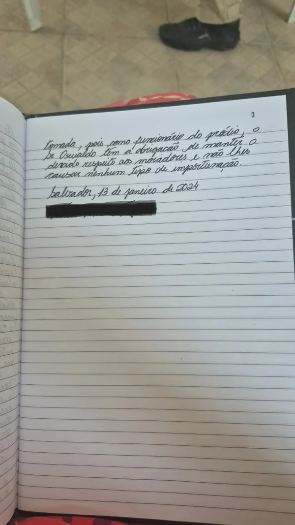 Professora relata assédio em livro de ocorrências do condomínio por Reprodução