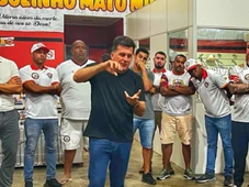 Imagem - Torcida organizada do Vitória se reúne com diretoria e exige afastamento de atacante