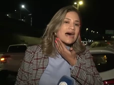 Imagem - Repórter da TV Record toma soco no rosto de policial ao vivo após acidente
