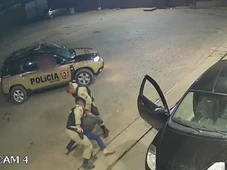 Imagem - VÍDEO: Mulher sequestrada pelo ex salta de carro e pede socorro à PM