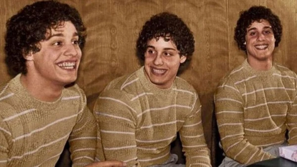 A trágica história dos trigêmeos separados para um experimento psicológico por Reprodução/Three Identical Strangers