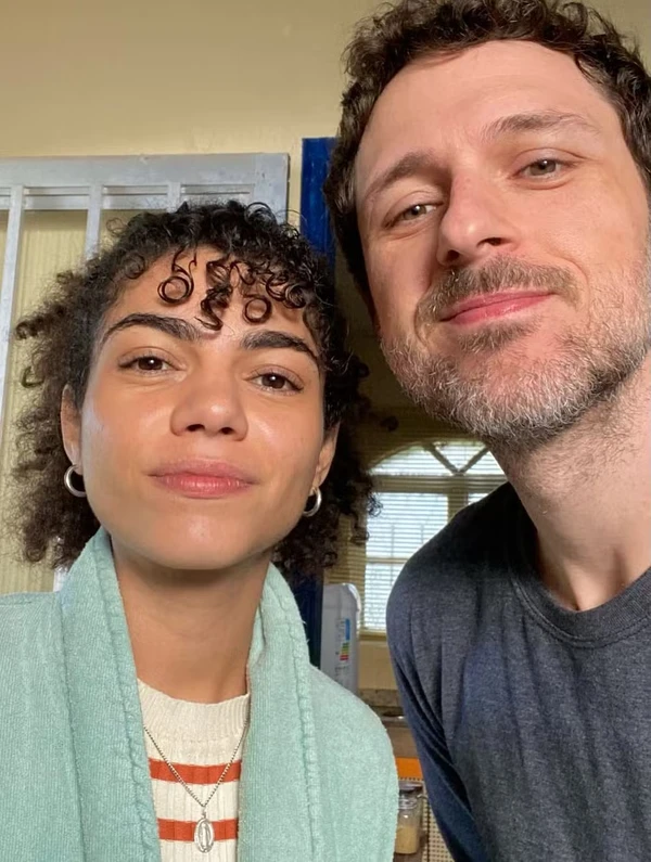 Ana Clara (Samantha Jones) e Leonardo (Guilherme Magon) em 'Vale Tudo' por Reprodução