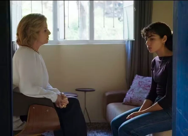 Ana Clara (Samantha Jones) se casa com Leonardo (Guilherme Magon) em 'Vale Tudo' por Reprodução