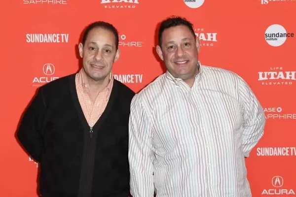 Bobby (à esquerda) e David lamentam que não saberão se o estudo sobre os gêmeos, selado até 2065 por Reprodução/AFP/Getty Images via BBC