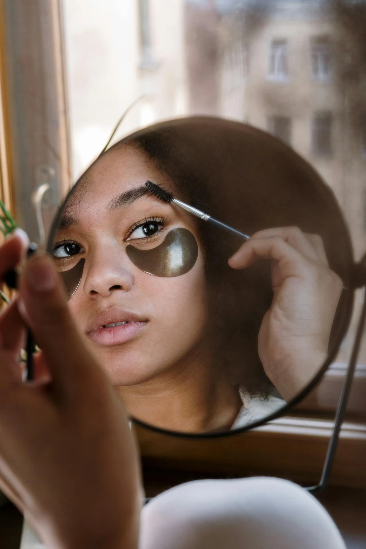 Cuidados com a sobrancelha por Pexels
