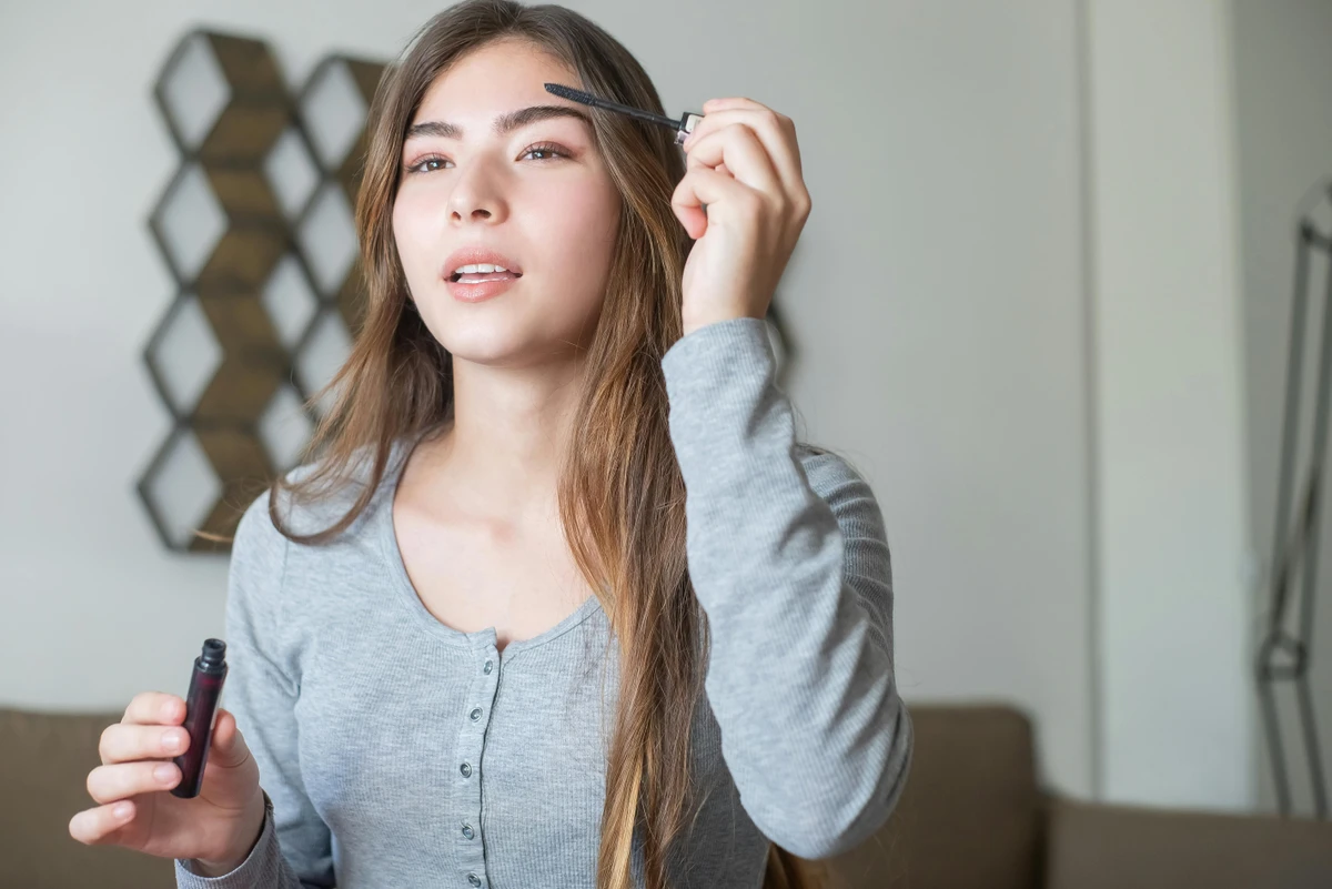 Cuidados com a sobrancelha por Pexels